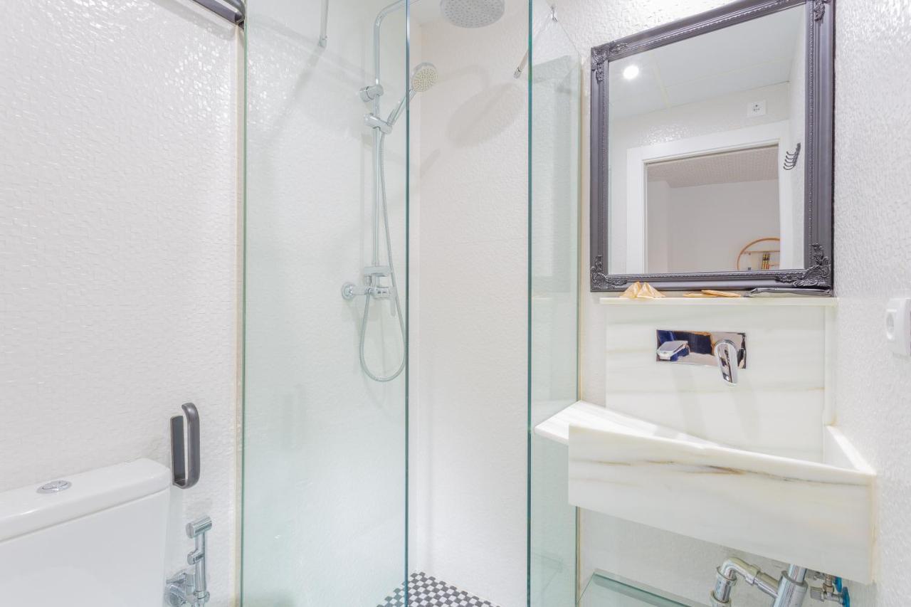 Apartamento Estudio Real Suites กรานาดา ภายนอก รูปภาพ